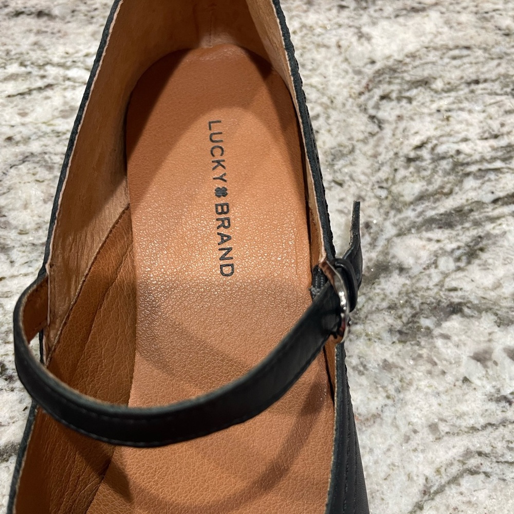 LUCKY Black Leather Flats with Minimalist Design - Picture 3 of 4